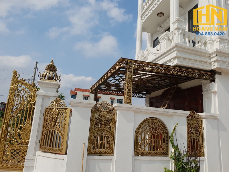 cổng nhôm đúc hoa lá Tây giá rẻ
