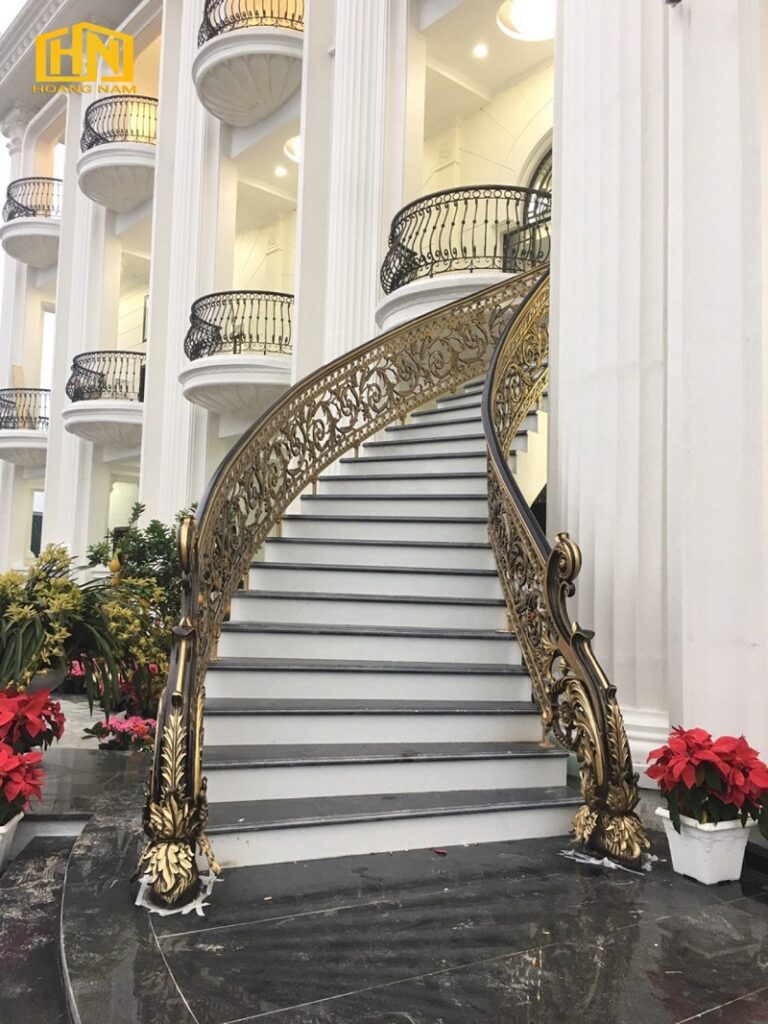 giá cầu thang nhôm đúc ở Đà Nẵng