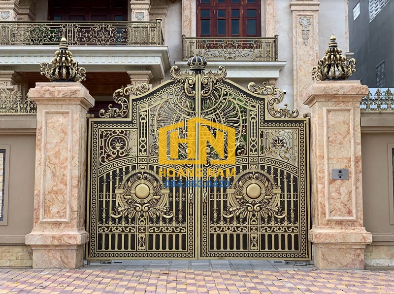 cong-nhom-duc-cach-tan-co-dien cổng nhôm đúc phù điêu cách tân cổ điển