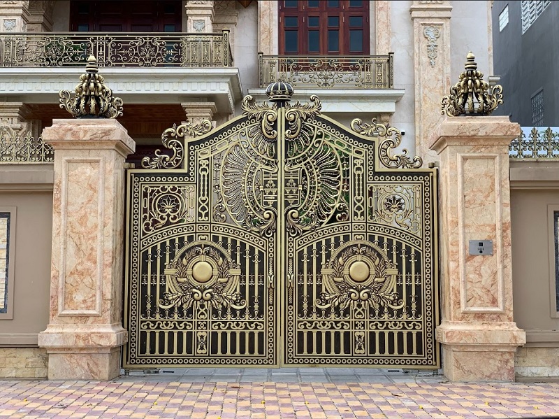 Mẫu cổng nhôm đúc chân