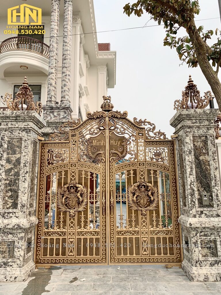Mẫu cổng nhôm đúc hoa lá Tây giá rẻ 1