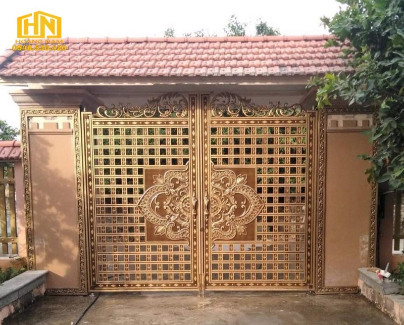 Cổng nhôm đúc Nam Định 2 cánh ô vuông