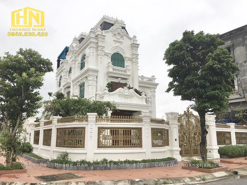 Mẫu hàng rào nhôm đúc nguyên tấm kết hợp tường bê tông