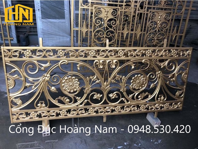 Mẫu lan can nhôm đúc mặt thoáng sang trọng