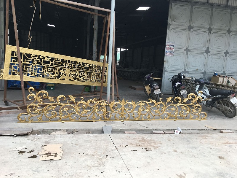 Mẫu ban công nhôm đúc đẹp cong tròn