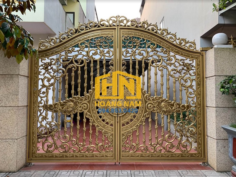 Mẫu cổng nhôm đúc hoa lá Tây