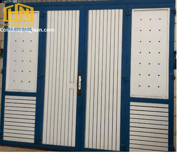 Mẫu cổng sắt mặt kín hiện đại