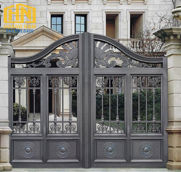 Mẫu cổng sắt cổ điển cho biệt thự sang trọng
