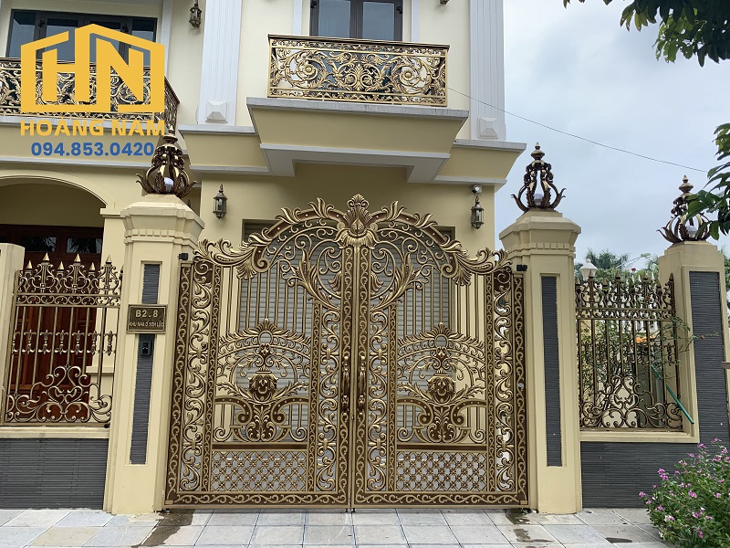 Mẫu cổng nhà nông thôn nhôm đúc họa tiết thanh mảnh