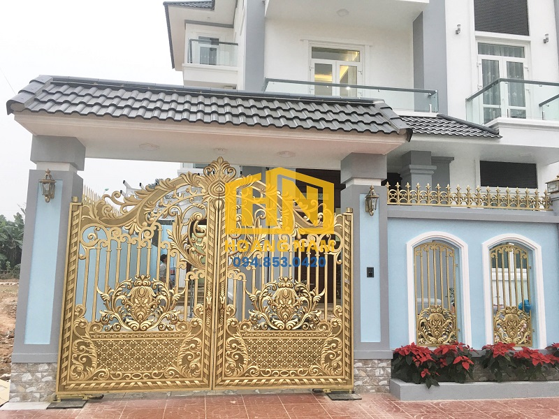 Cổng Nhôm Đúc hoa lá tây