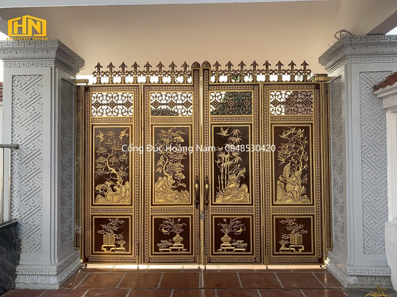 Mẫu cổng nhà nông thôn đẹp 4 cánh bằng nhôm đúc