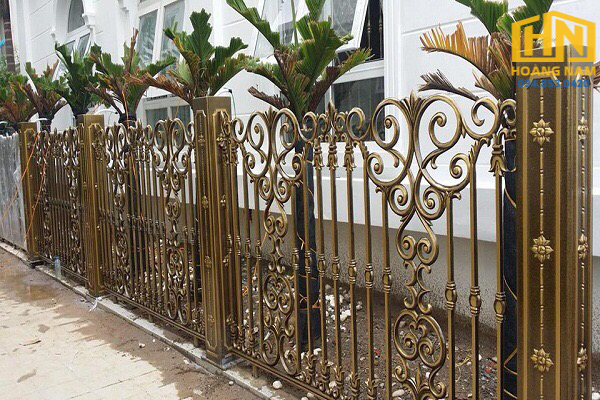 Thiết kế hàng rào nhôm đúc đẹp phong cách cổ điển