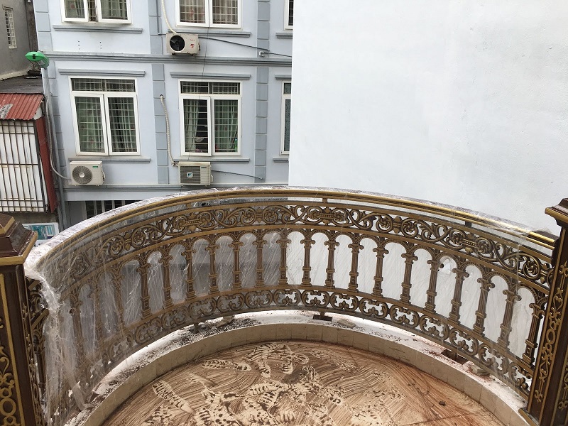 Mẫu lan can nhôm đúc mái vòm đơn giản