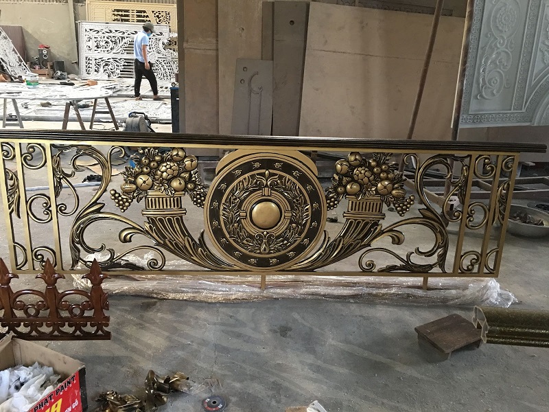 Mẫu lan can nhôm đúc đẹp phù điêu