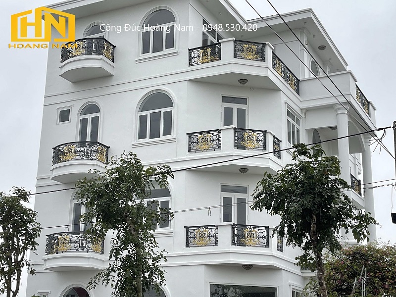 Mẫu ban can sơn đen cho biệt thự