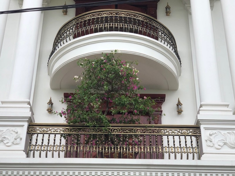 Mẫu lan can nhôm đúc đẹp ban công bán nguyệt