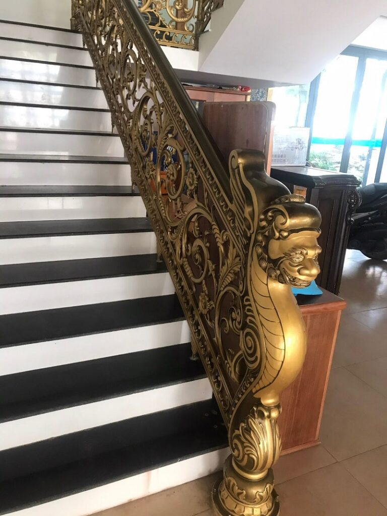 Mẫu trụ cầu thang cá ngựa