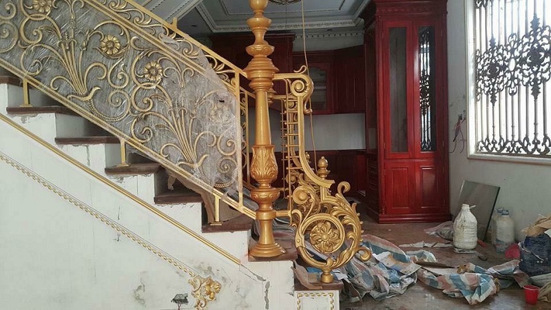 Mẫu trụ cầu thang hoa văn hiện đại